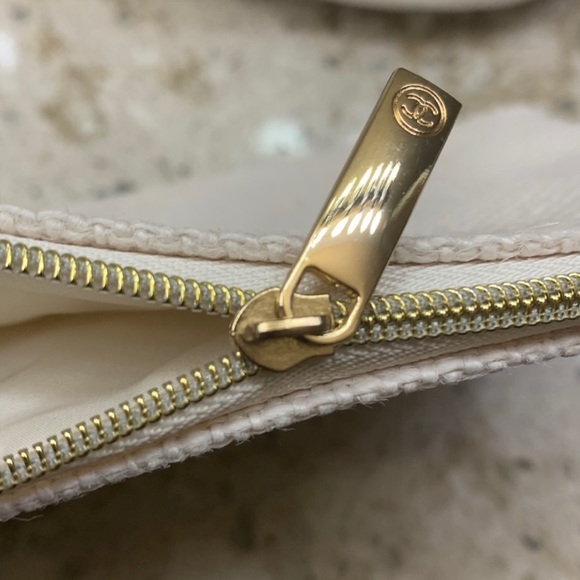 Chanel - Picture 2 of 2